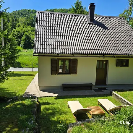 Feriehus House Tjasa